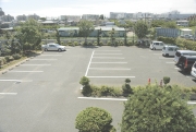 新埼玉霊園・広々駐車スペース